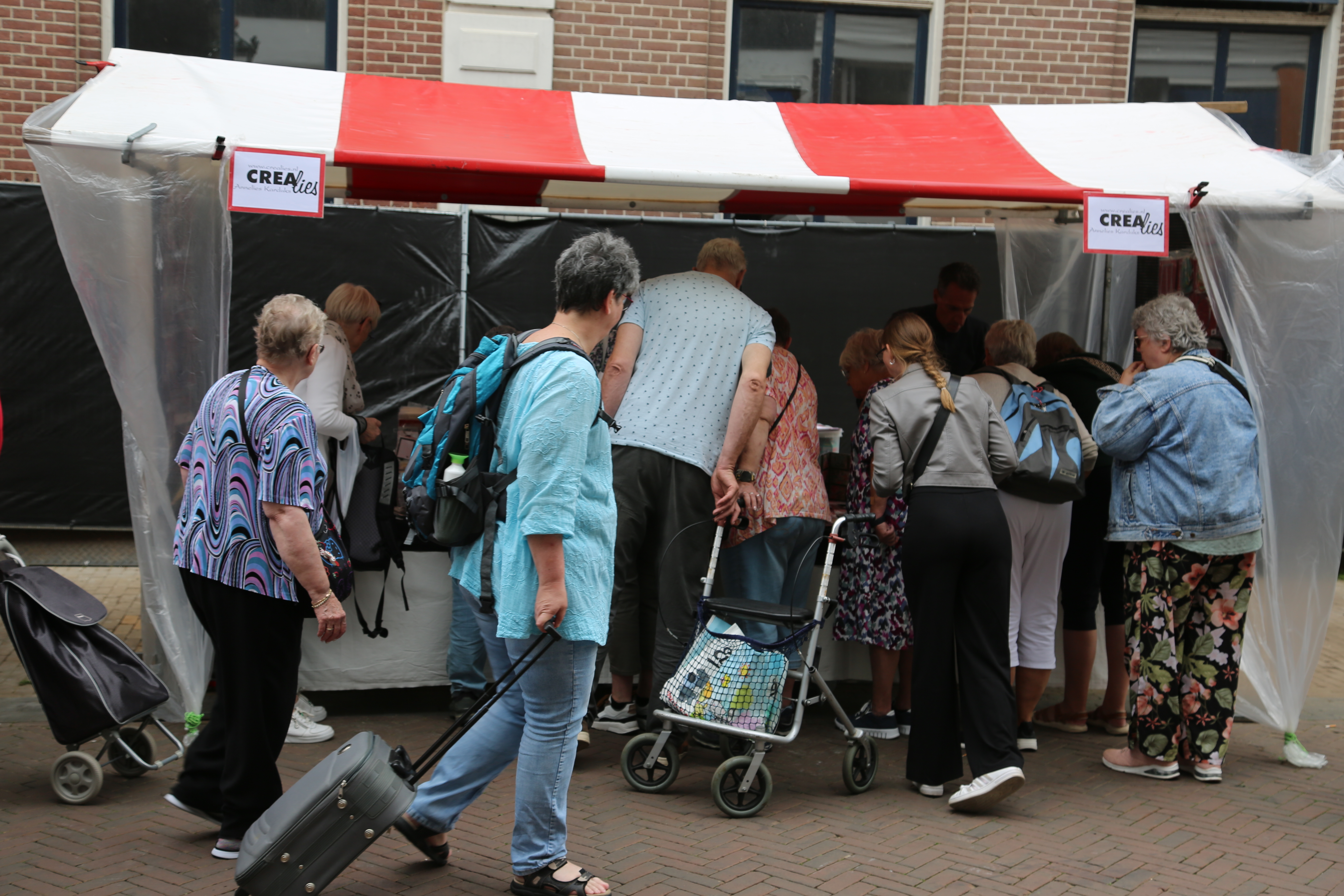 Kramen met creatieve materialen