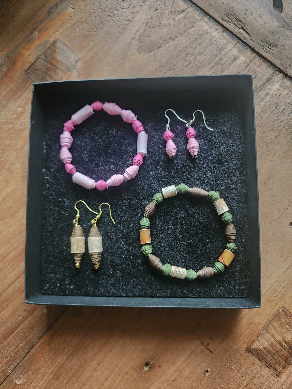 Sieraden maken met papieren kralen tijdens Creaspektakel