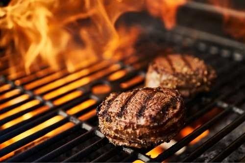 hamburgers op de barbecue