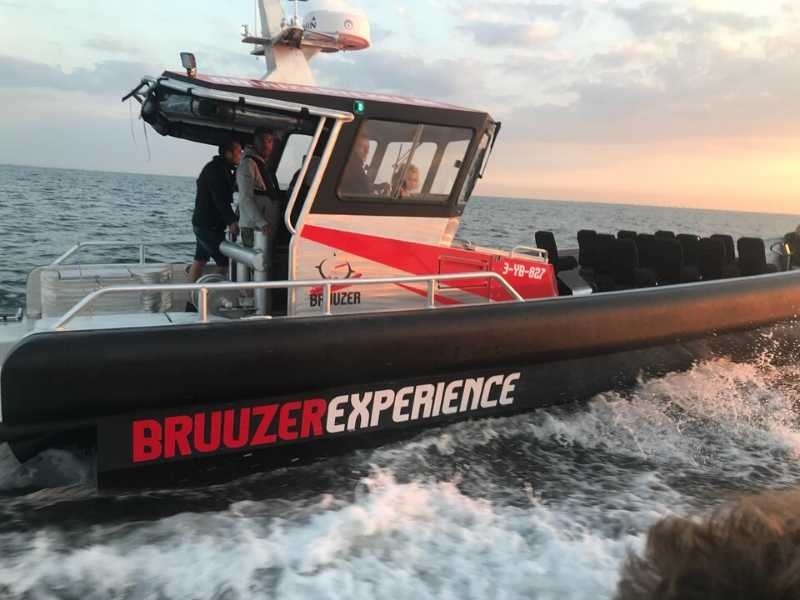 powerboat bruuzer in actie