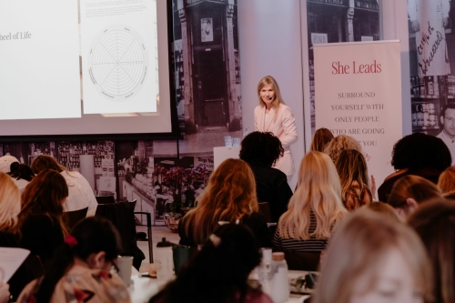 Training vrouwelijk leiderschap, programma voor vrouwen, vrouwen quotum, doorgroeimogelijkheden vrouwen, training voor vrouwelijke high potentials, vrouwen en carriere, doorgroeimogelijkheden vrouwen