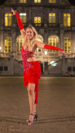Naomi red dress Maastricht by night