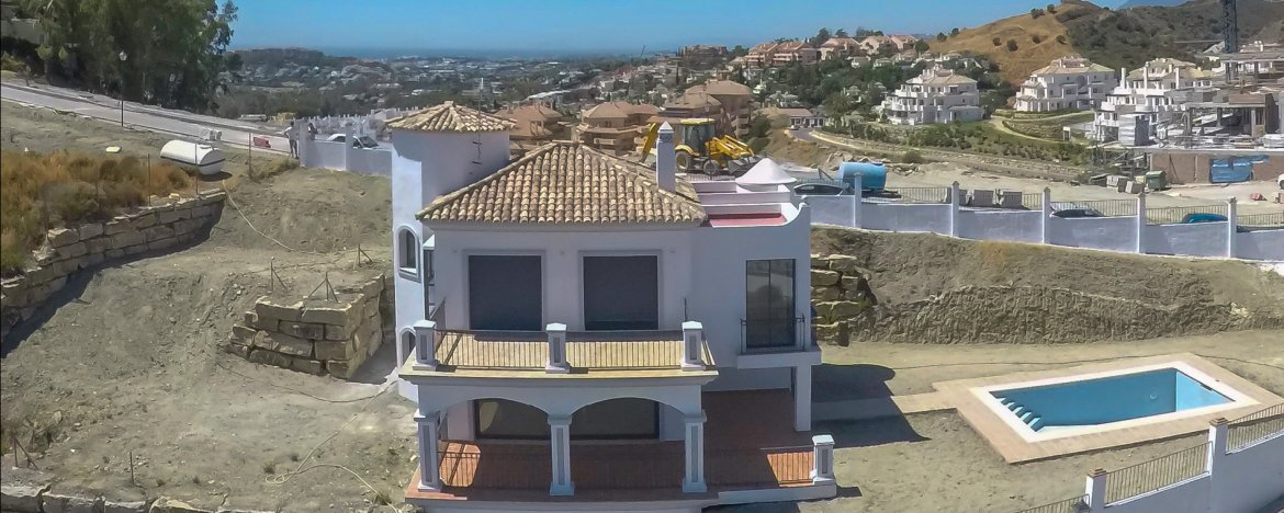 Nueva Andalucia (Marbella) Komplett renovierte Villa mit Meerblick!