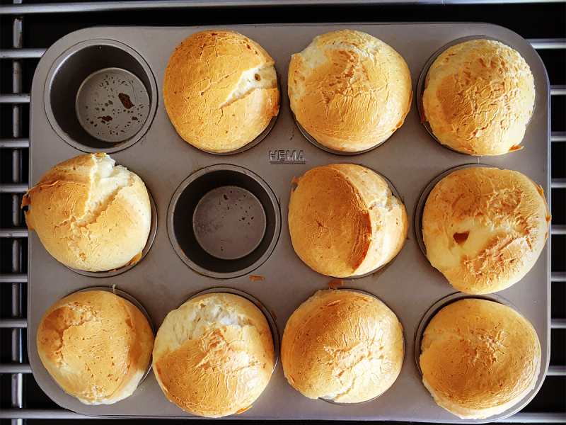 Braziliaanse kaasbroodjes gebakken in bakblik - Marije Bakt Brood