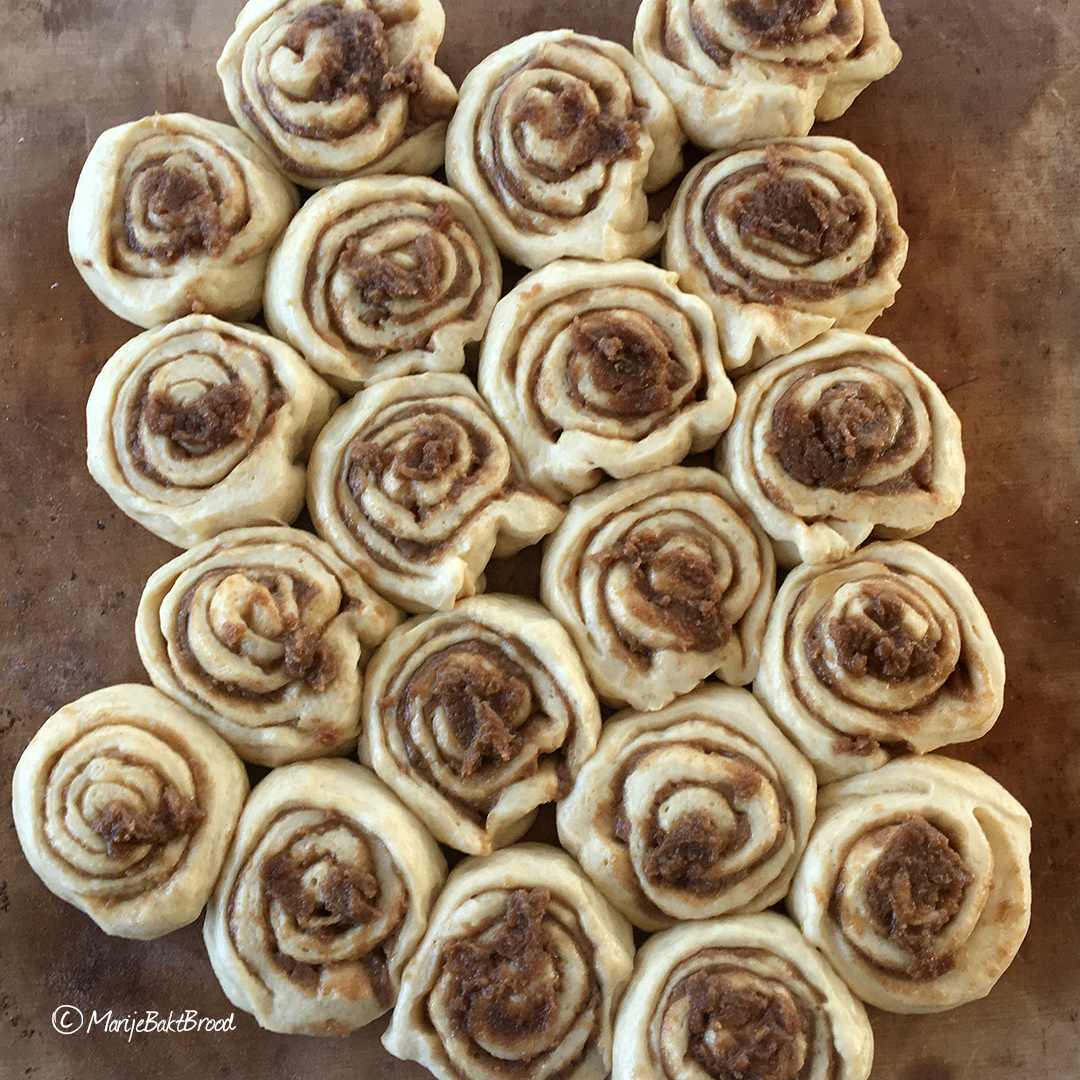 Deegstukken kaneelbroodjes - Marije Bakt Brood