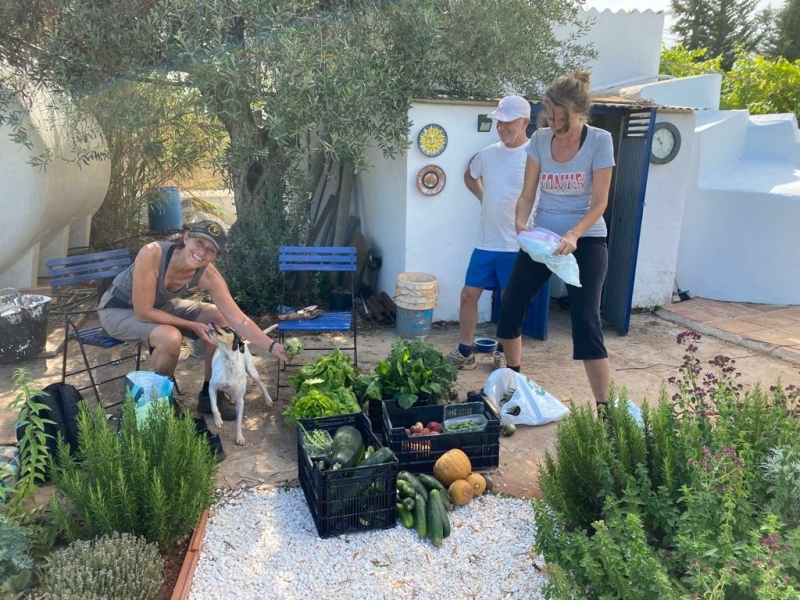 Marije Marga Dolores en Keith oogsten - Marije Bakt Brood