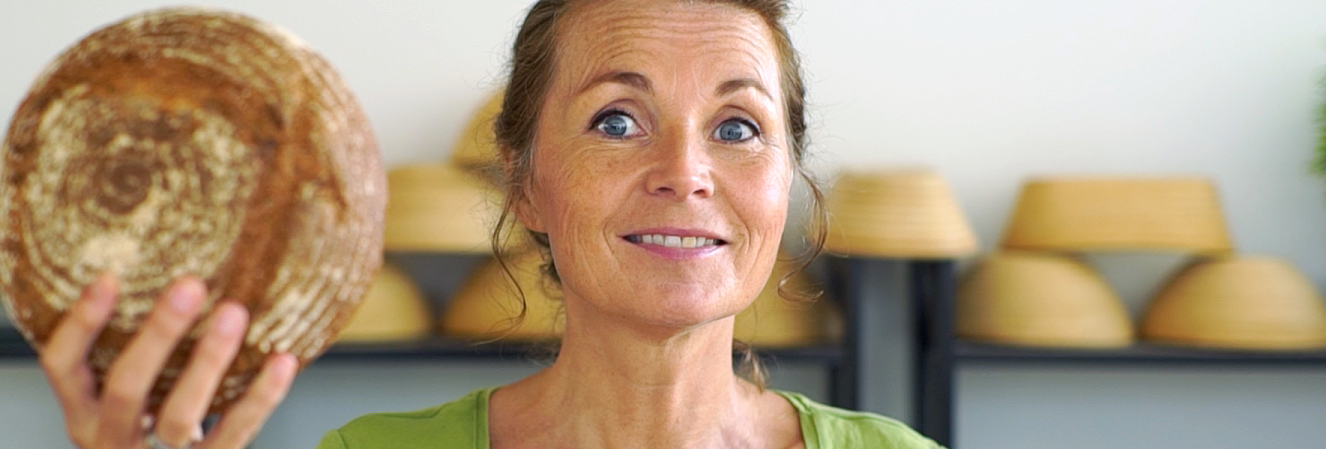 Zelf brood bakken, hoe bak ik brood Marije bakt volkorenbrood met een smile