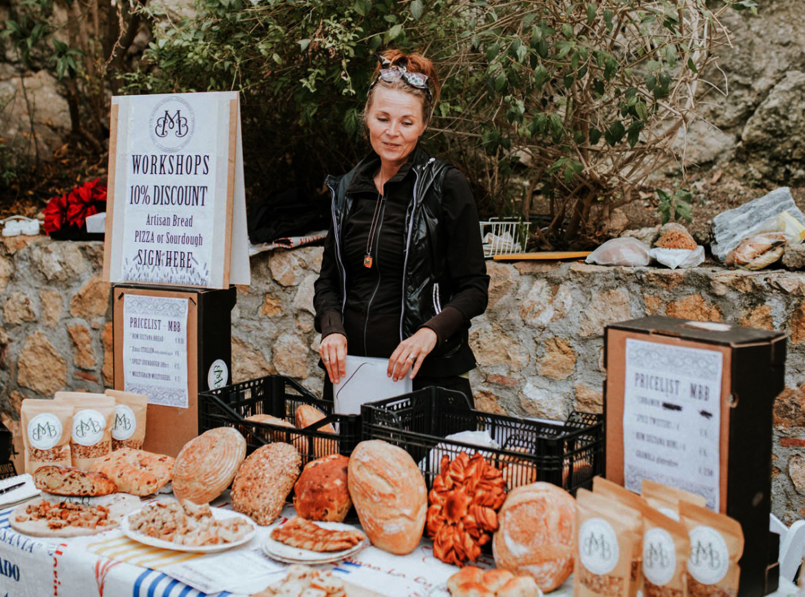 Marije op de Monda Market Marije Bakt Brood