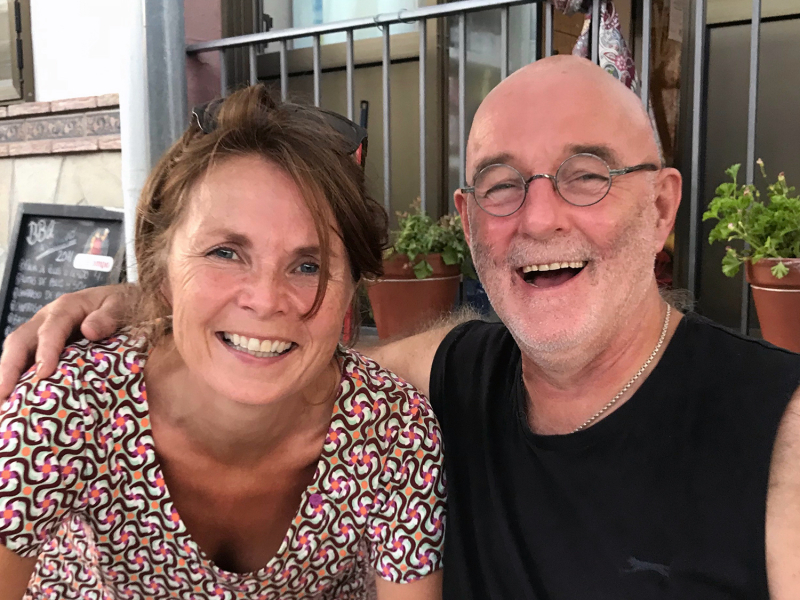 Links Marije Bakt Brood, rechts Gerard Hardeman, glutenvrije biologische bakker, lachtend op de foto