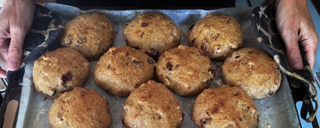 Notenbroodjes met cranberries en abrikozen