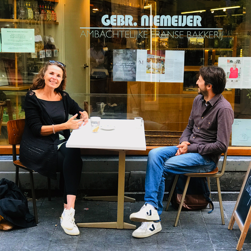 Marije samen met Issa Niemeijer Brown - Marije Bakt Brood