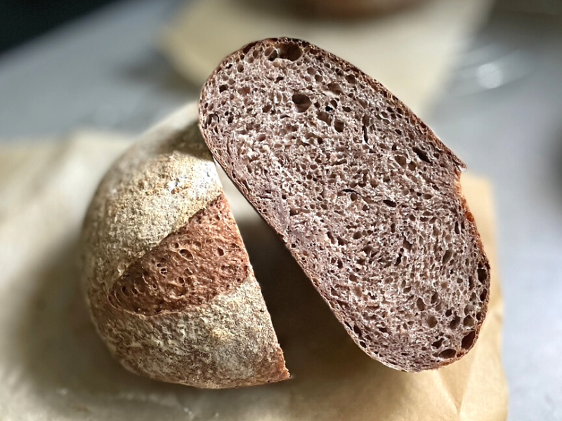 Spelt desembrood - Marije Bakt Brood - copyright Eric Jongsma