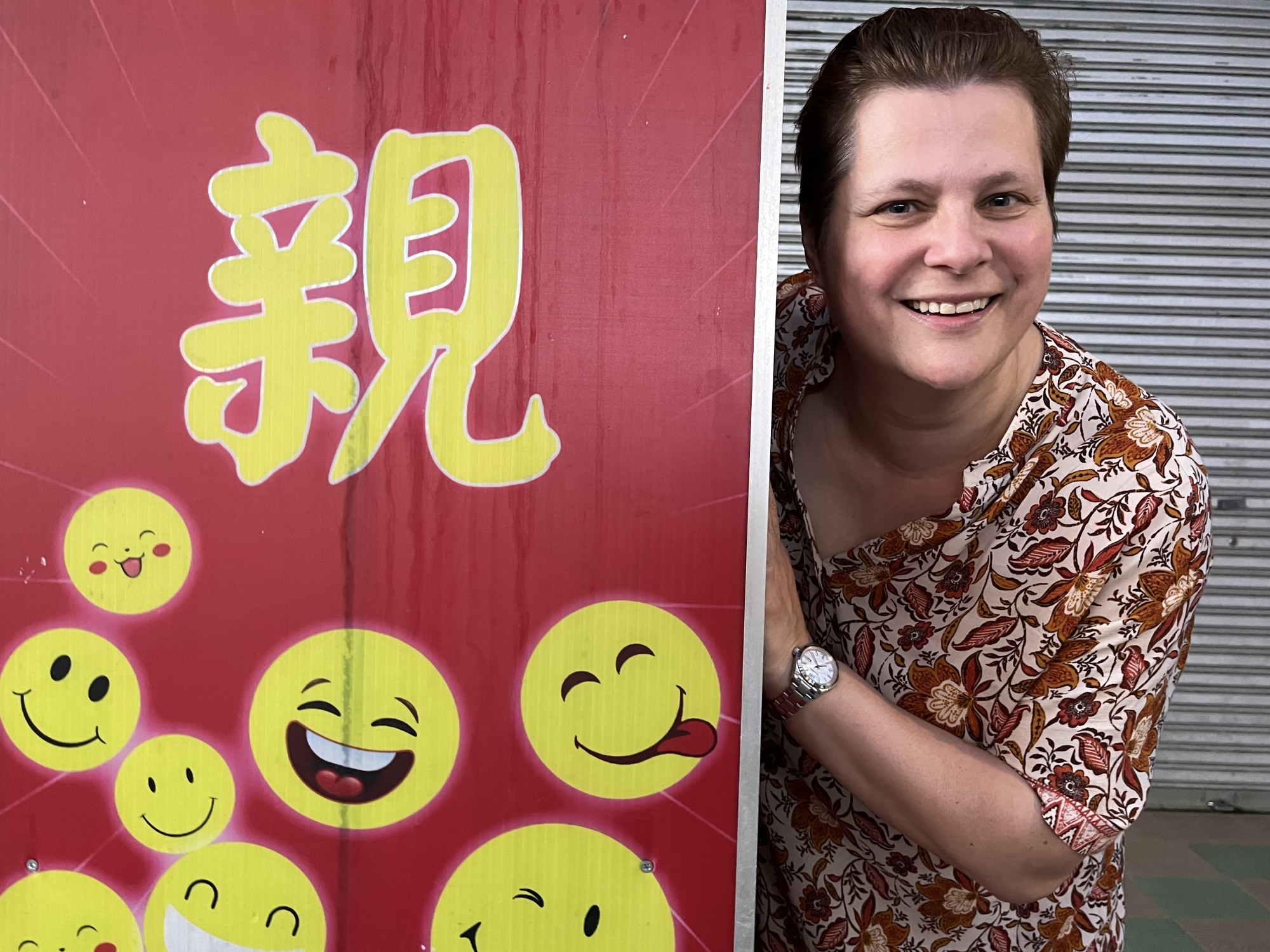 Katleen lacht met smileys null