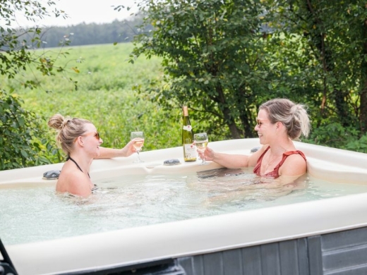 hot tub Der friesische Ardennen Ferienhof