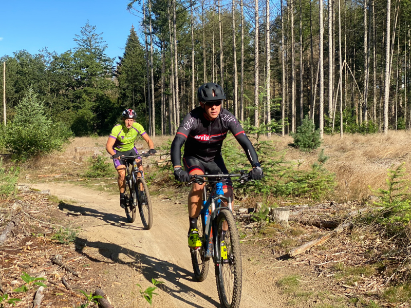 Mountainbiken in de omgeving bij een groepsaccommodatie