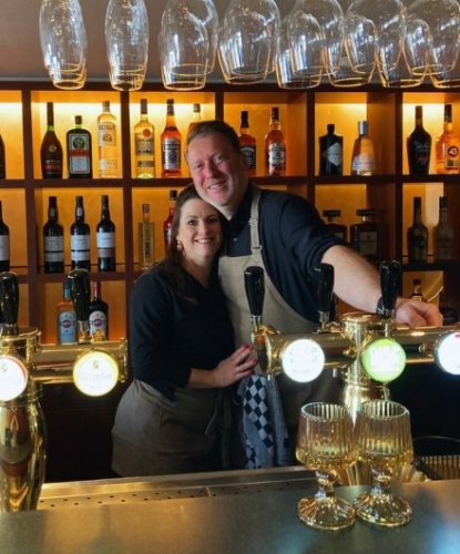 Martijn en Silvia Stuit, eigenaren van De La Frontière Bed & Borrelbistro in Slenaken in Zuid Limburg