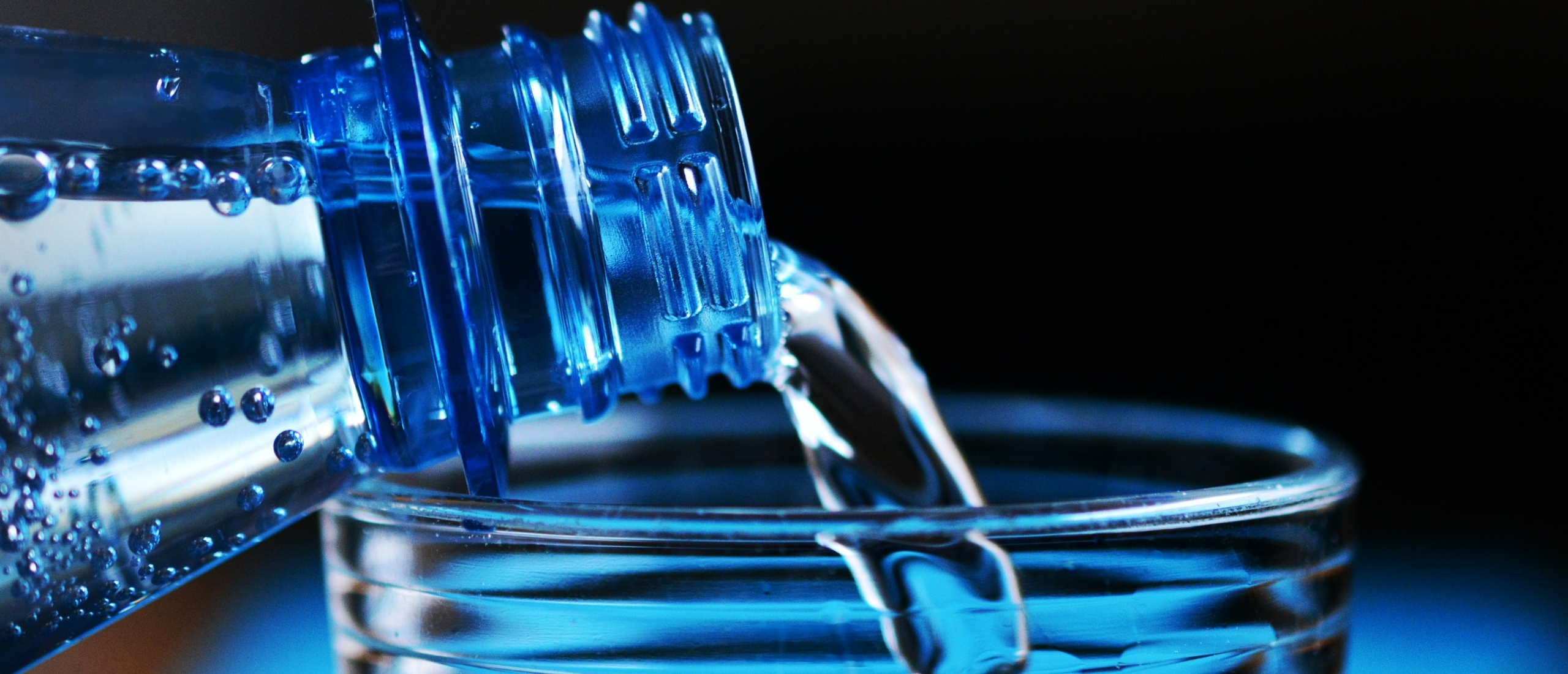 Vijf redenen waarom water drinken goed is bij het afvallen