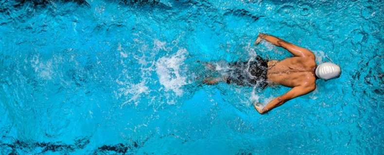 Dit zijn de 5 redenen waarom zwemmen zo gezond is