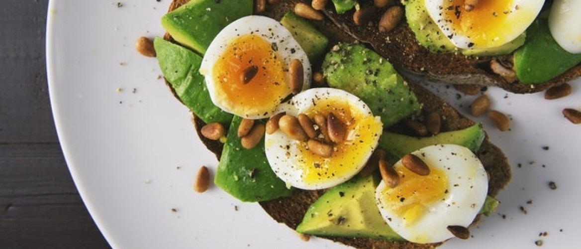 Wanneer eet jij eiwitten voor spiergroei?