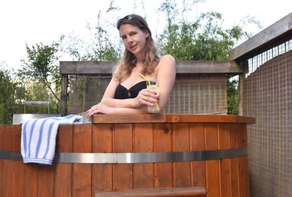 tuin met hottub