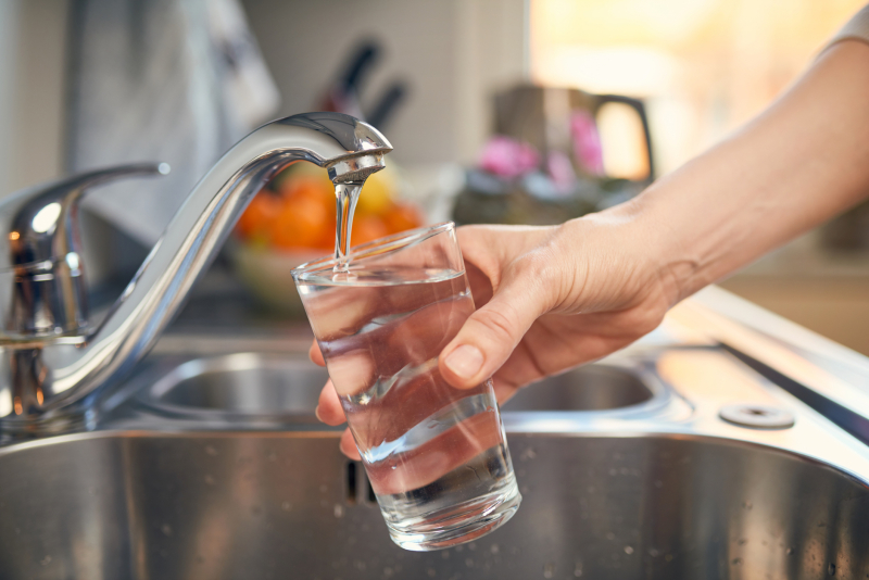 Verstopping (constipatie): wat is het en wat kun je eraan doen? Drink voldoende water Drink genoeg