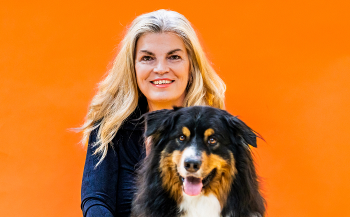Mandy Gerris is eigenaar van DigiDog , Floris is de niet-digitale hond binnen het bedrijf