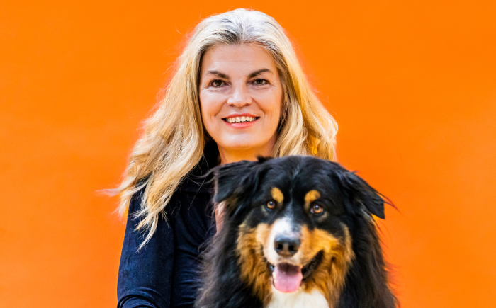 Mandy Gerris is eigenaar van DigiDog , Floris is de niet-digitale hond binnen het bedrijf