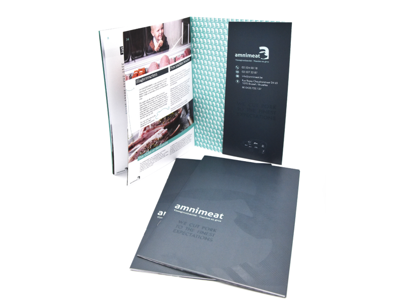 Brochure en map Amnimeat met spot-uv. Inspiratiepagina digitalprinting