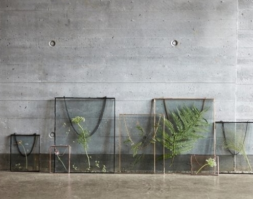 Dubbel glass frames with dried flowers