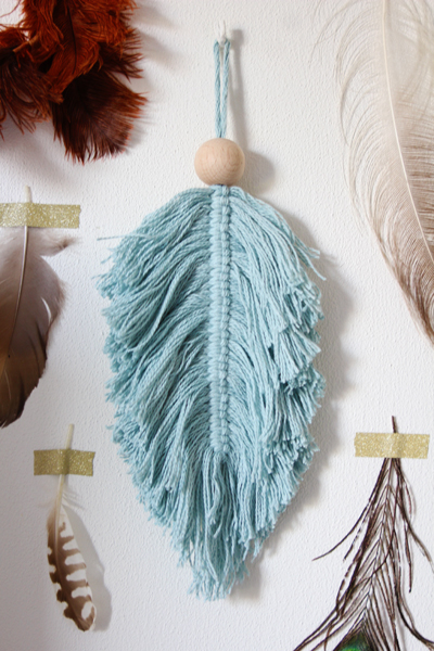 How to make a macramé feather DIY end result