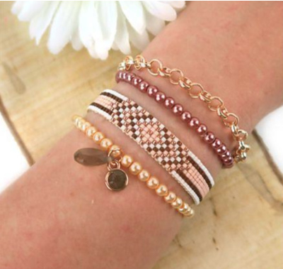 Miyuki bracelet pattern in light colors
