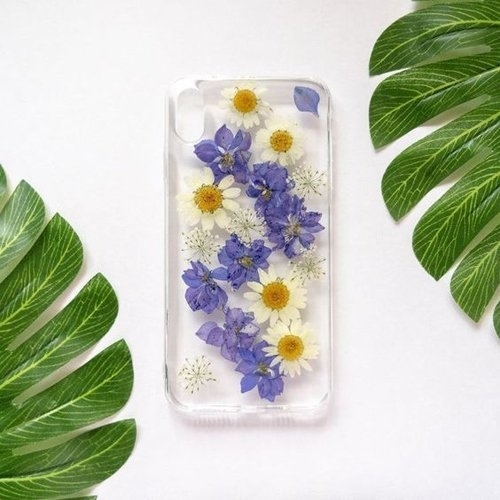 Phonecase with dried flowers