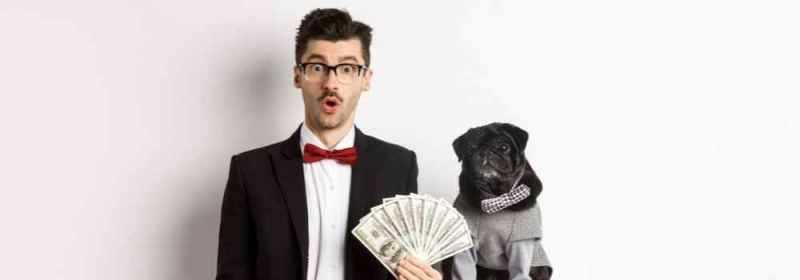 Man en hond met geld