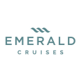 Logo van Emerald Cruises met een strak, modern lettertype in donkergroen, vaak vergezeld van een gestileerde golf op een witte achtergrond.