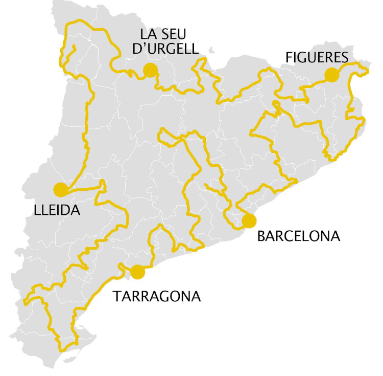 Een kaart van de regio Catalonië in Spanje met daarop de route van de 'Grand Tour van Catalonië' in geel gemarkeerd. De route verbindt steden als Barcelona, Tarragona, Lleida, La Seu d'Urgell en Figueres.