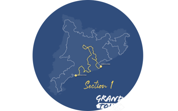 Een kaart van Catalonië met daarop een gemarkeerde route van sectie 1 van de 'Grand Tour', die loopt van Barcelona naar Tarragona. De afbeelding heeft een donkerblauwe achtergrond met witte en gele accenten.