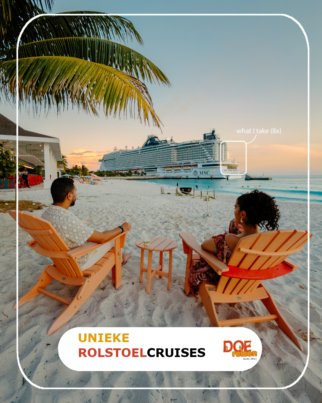 Een afbeelding van DOE reizen en MSC Cruises voor rolstoeltoegankelijke cruises. Twee reizigers ontspannen in houten strandstoelen op het witte zand van Ocean Cay, met een groot cruiseschip op de achtergrond.