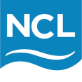 Logo van Norwegian Cruise Line met de letters NCL boven een blauwe golf op een lichtblauwe achtergrond, strak en modern vormgegeven.