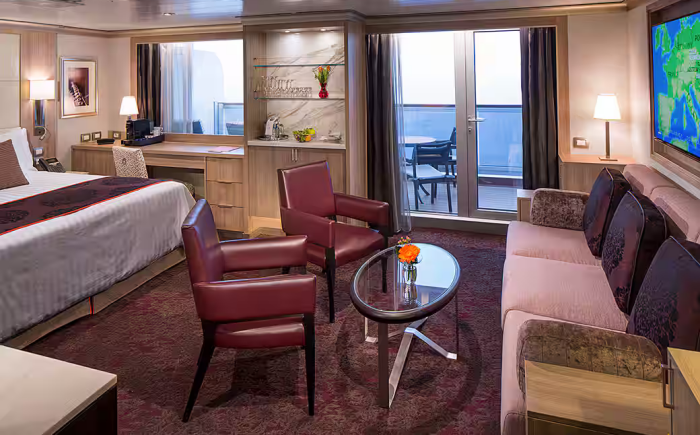 Ruime, rolstoeltoegankelijke Neptune Suite op de Nieuw Statendam met kingsize bed, brede doorgangen, zithoek en balkon met drempelloze toegang