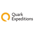 Logo van Quark Expeditions met een gele cirkelvormige Q als symbool links van de merknaam in zwarte letters op een witte achtergrond.