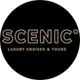Logo van Scenic Cruises met de merknaam in moderne, goudkleurige hoofdletters op een witte achtergrond, vaak zonder extra symbolen of iconen.