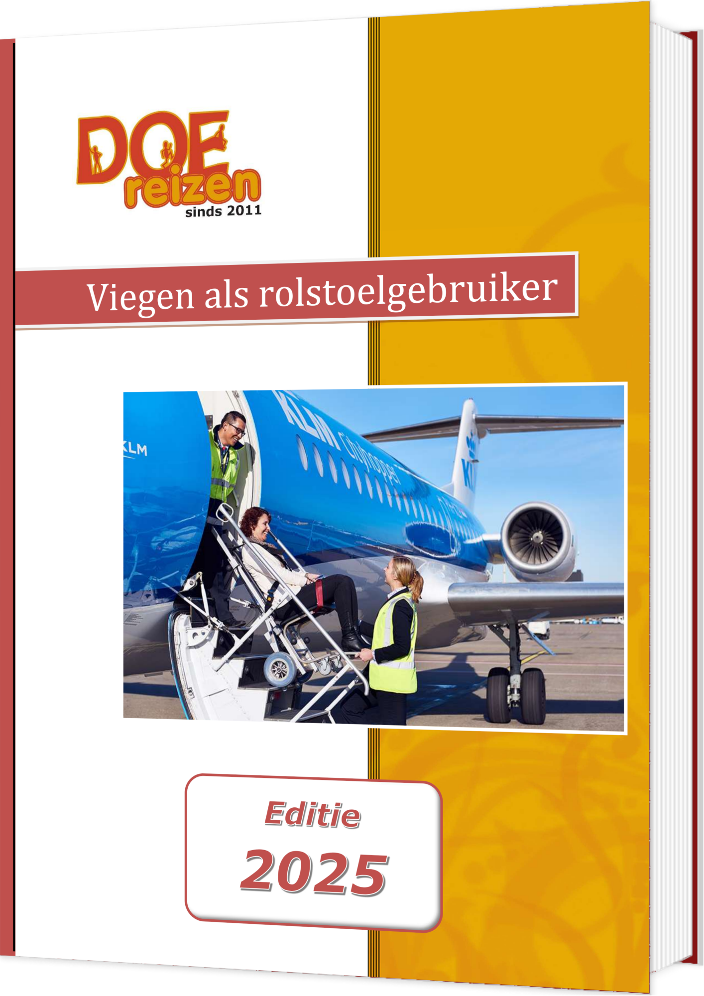 Boek over Vliegen als rolstoelgebruiker - Editie 2025 - een rolstoelgebruiker met Passengers with Restriced Mobility Assistance tillen deze persoon een vliegtuigtrap op zittend in een gangpadrolstoel