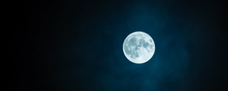 4 secret things about the moon in Dutch