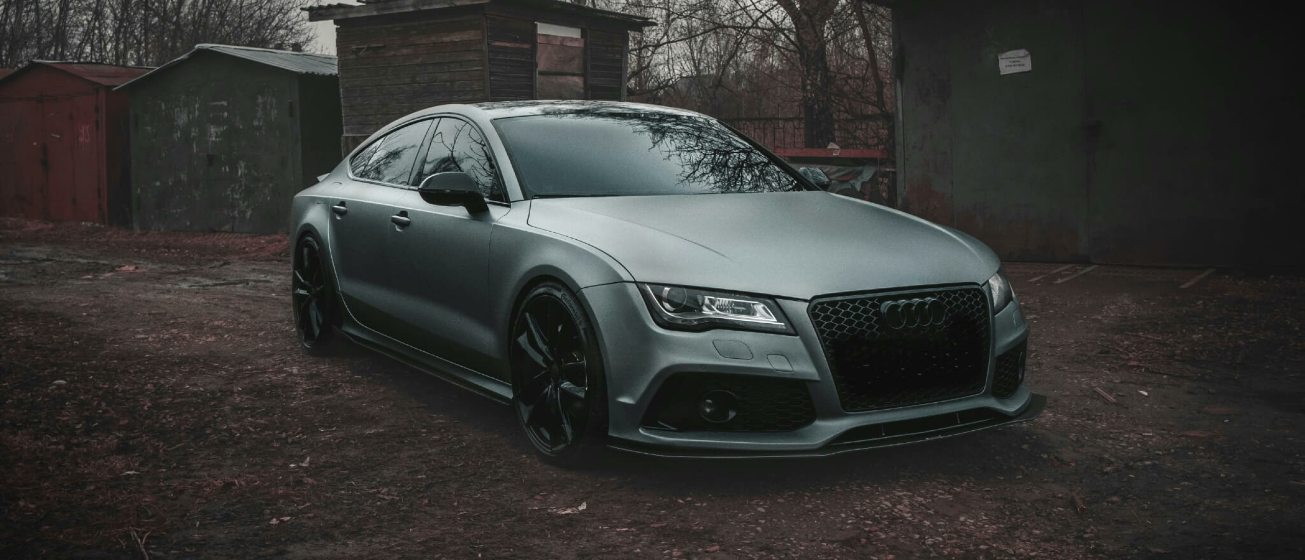 De geur van verbrande brandstof in auto: waar komt dit vandaan?