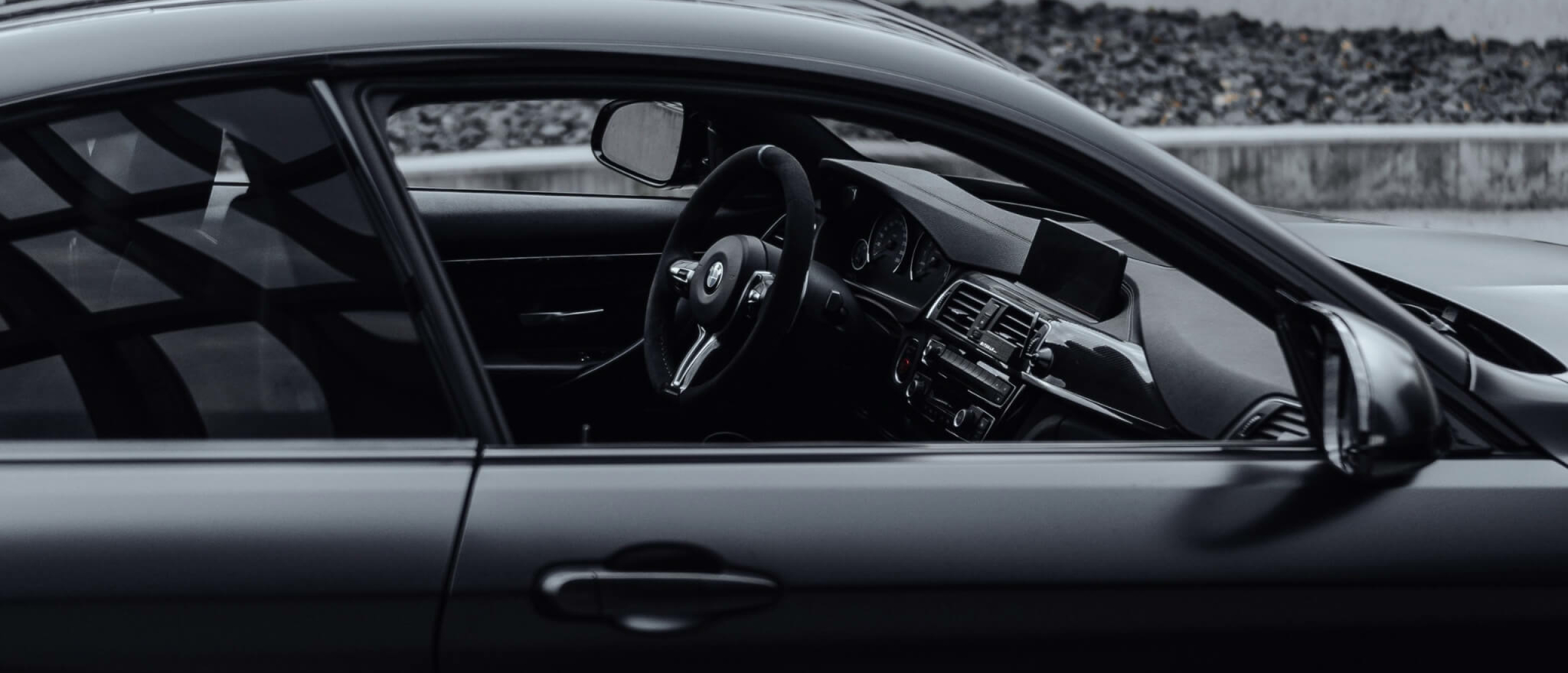 Hoelang kan een auto stilstaan voordat de accu leeg is?