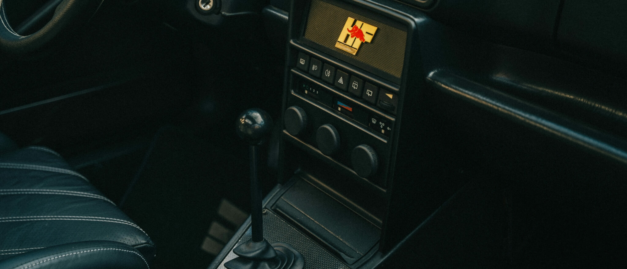 Waarom de neus van je auto ver inzakt bij remmen