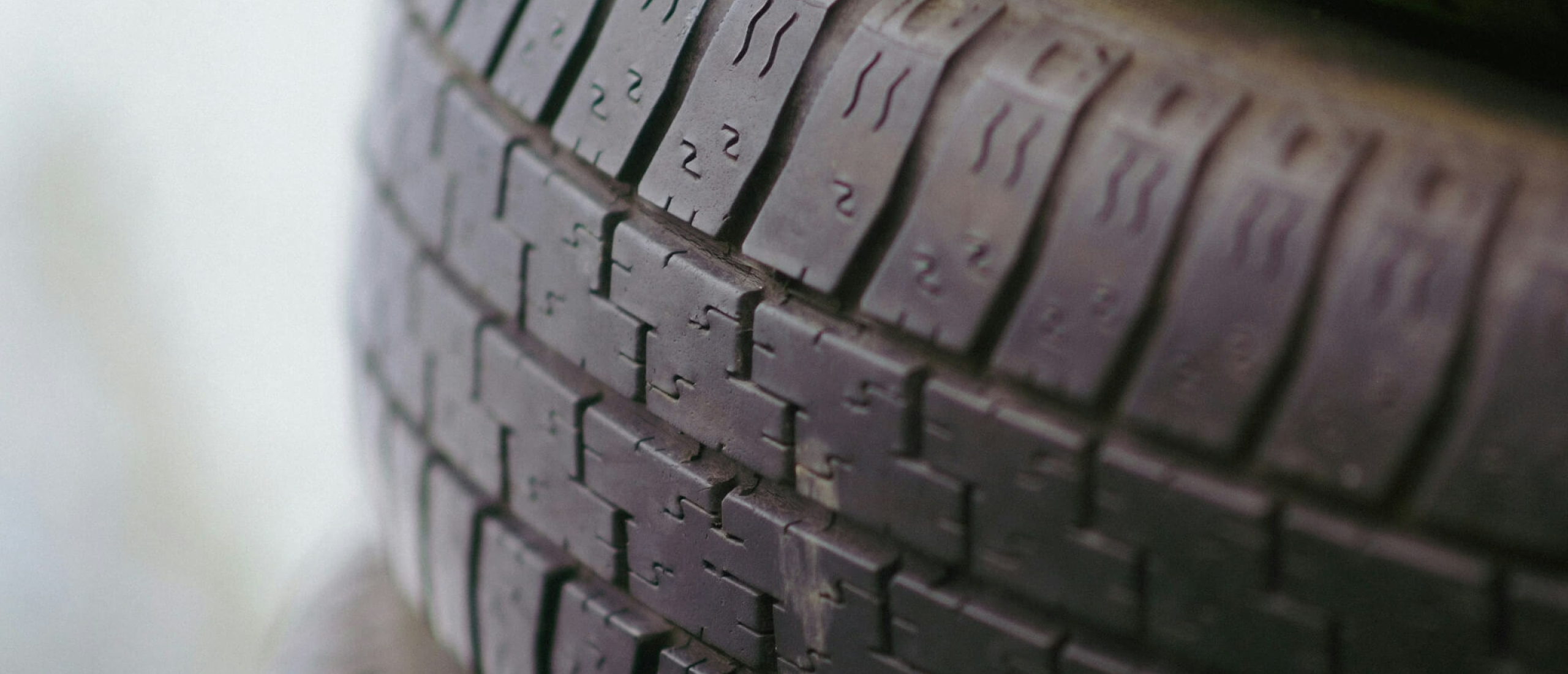 Scheurtjes in autoband: wat nu?