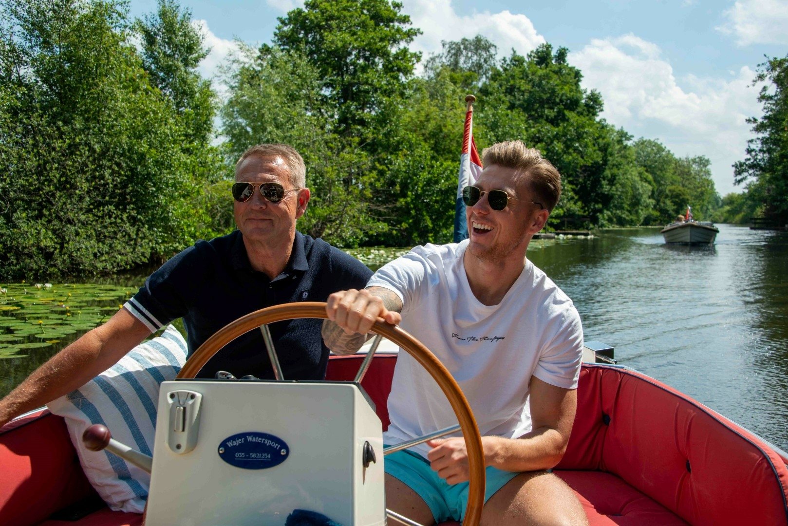 Makkelijk sturende sloep met subkiel