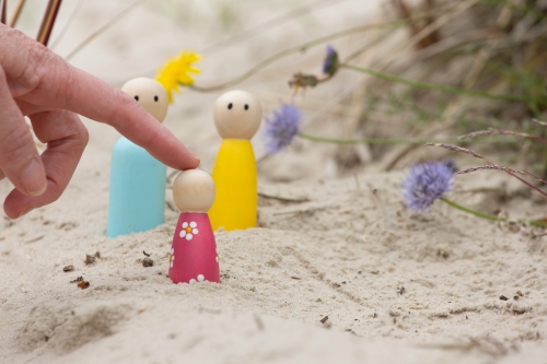 Familieopstelling met poppetjes Heerhugowaard Familieopstelling en individuele coaching Heerhugowaard