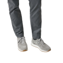 een collectie custommade schoenen, van formele city loafers en brogues tot moderne sneakers.
